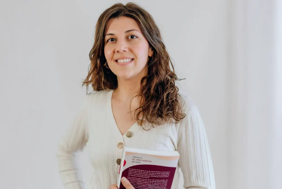 Flor Escribano, psicóloga especialista en Terapia EMDR de Clínica Miralles Valencia